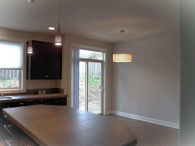 Building Photo - Modern Home in SW Portland