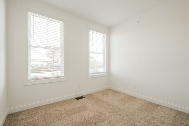 Building Photo - 514 Alice Wy