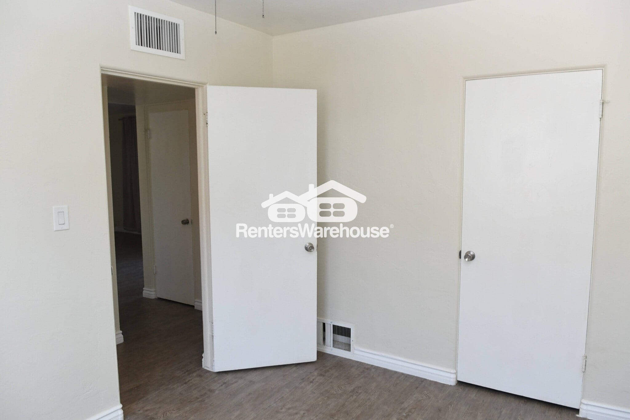 Building Photo - 1508 W Amelia Ave