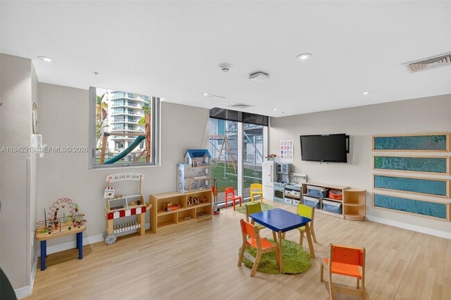 Building Photo - 92 SW 3rd St