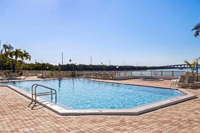 Building Photo - 6365 Bahia Del Mar Blvd S