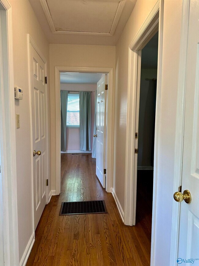 Building Photo - 213 Wingate Ave SW