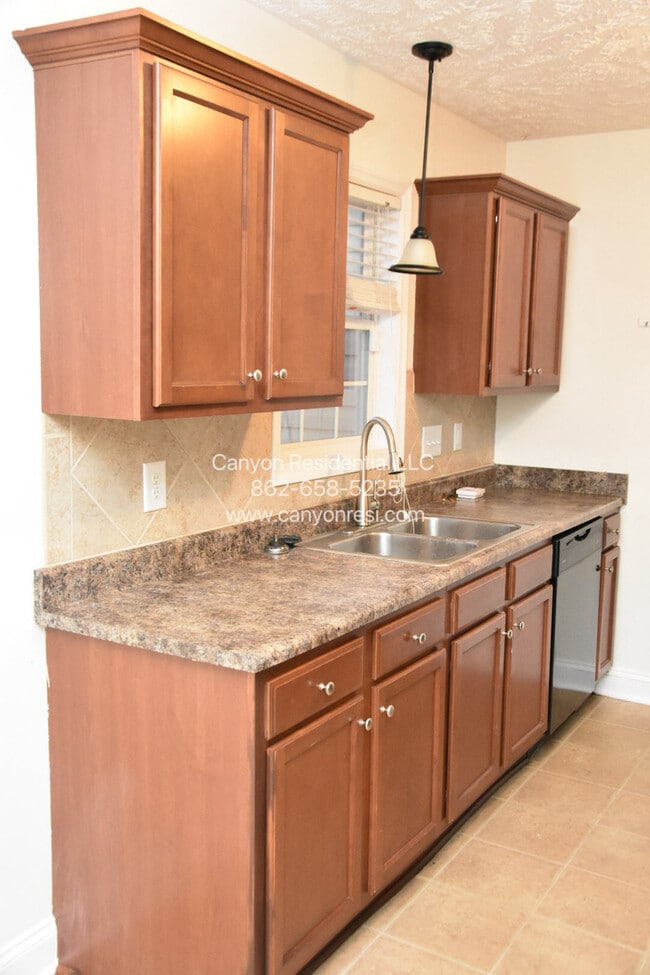 Building Photo - 658 Copper Creek Dr