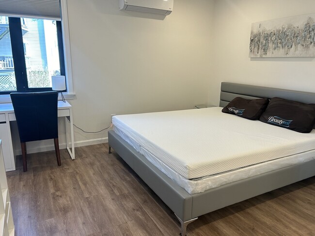 Building Photo - 64 Salem St