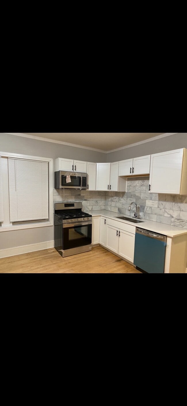 Building Photo - 4931 S Wolcott Ave