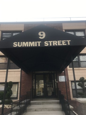 Building Photo - 9 Summit St