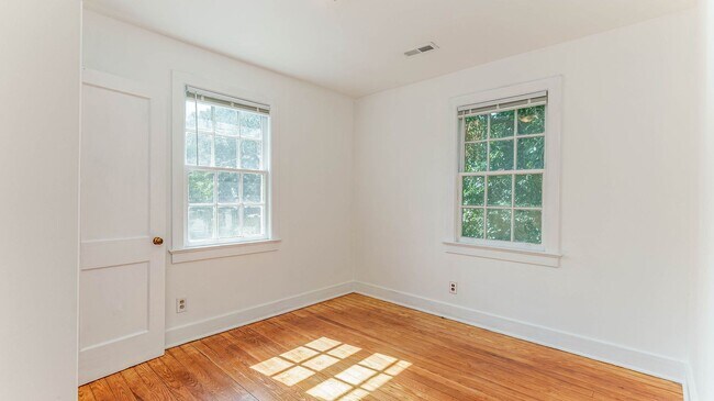 Building Photo - 2 Bedroom 1.5 Bath Townhouse in Wagener Te...