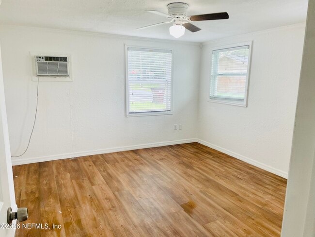 Building Photo - 1815 5th St