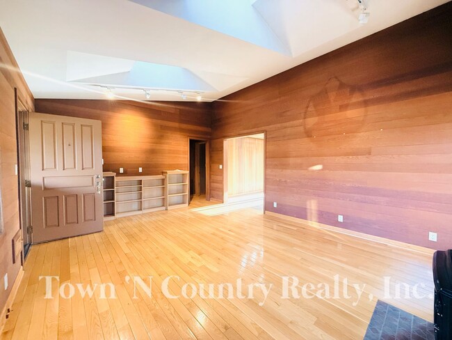 Building Photo - Charming 2BR/1BA Home in Maple Park – Full...