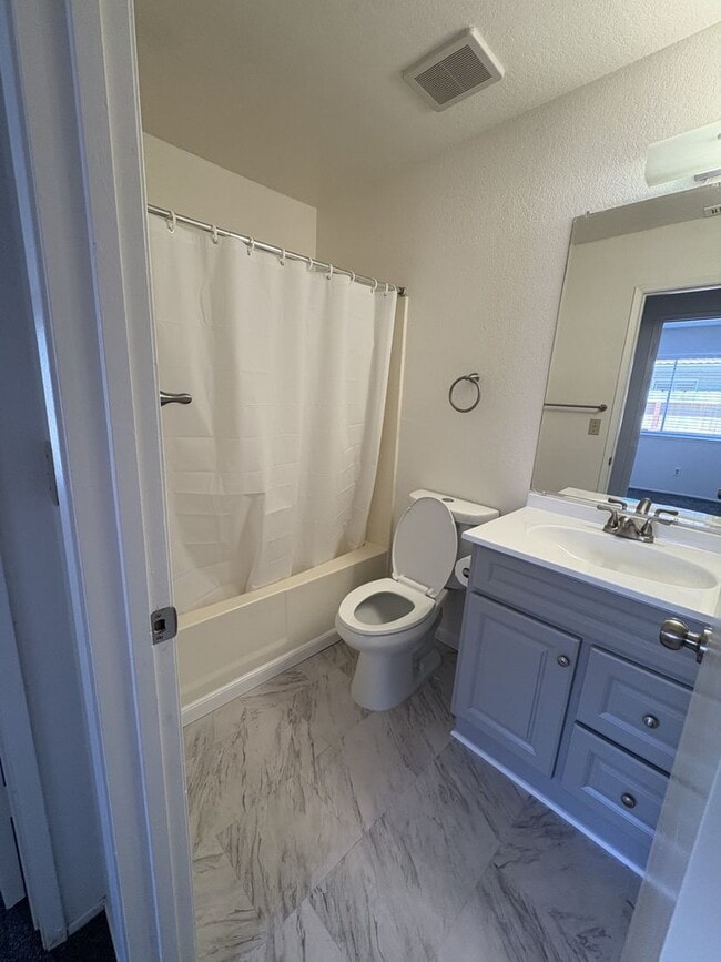Building Photo - Beautiful 4-bedroom home close to schools ...