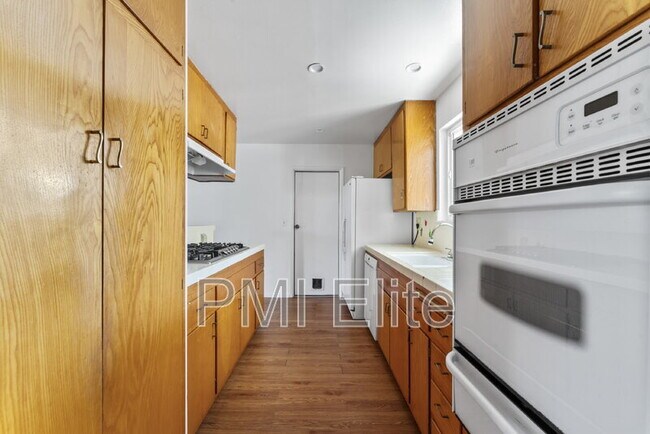 Building Photo - 12660 Lazard St