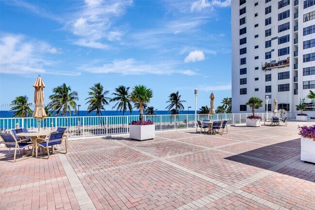 Building Photo - 2301 S Ocean Dr