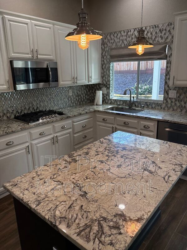 Building Photo - 6521 Turnstone Way