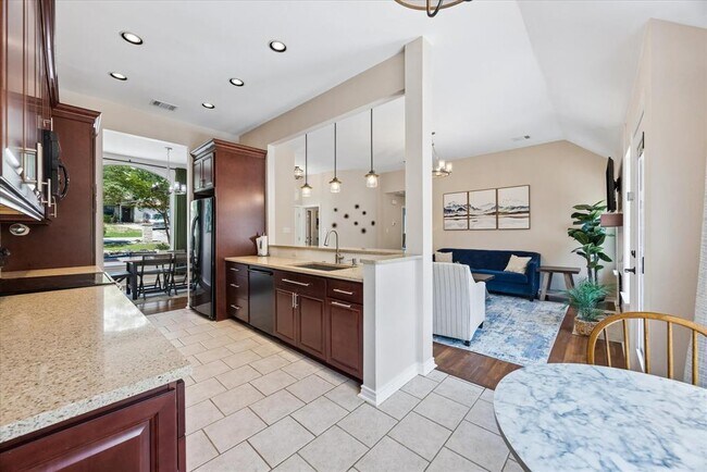 Building Photo - 15103 Sun-Bird Ln