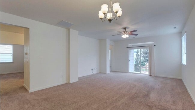 Building Photo - 3 Bedroom, 2-bathroom ranch in desirable Whisper Creek!  Available June 1st !!