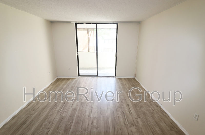 Building Photo - 10852 N Kendall Dr