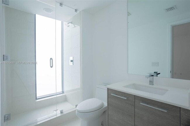 Building Photo - 650 NE 32nd St