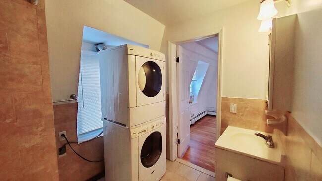 Building Photo - 63 Prospect St