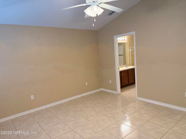 Building Photo - 5925 Round Table Rd