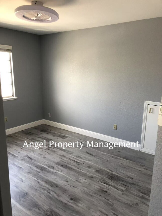 Building Photo - 9131 Brienne Way