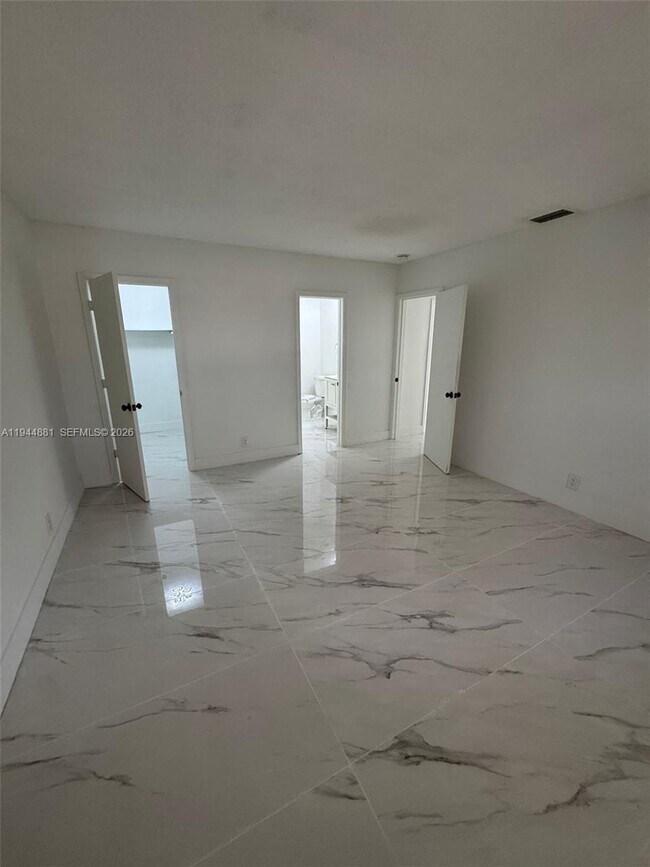 Building Photo - 5731 NE 18th Ave