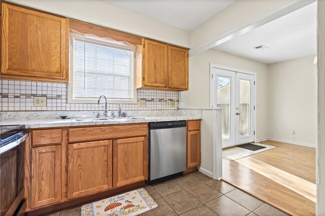 Building Photo - 810 Choctaw Ave