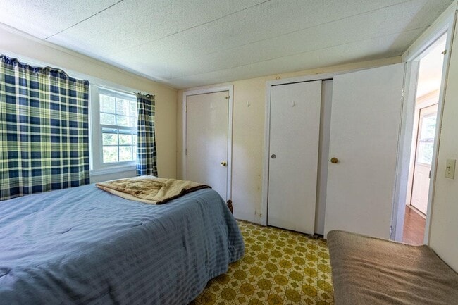 Building Photo - 368 N Rd