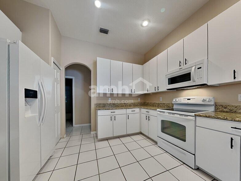 Building Photo - 4004 Water Park Ct