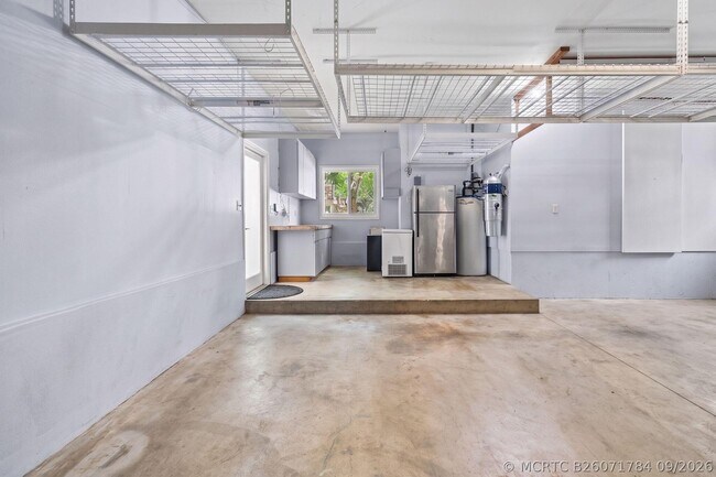 Building Photo - 5100 NE 30th Terrace