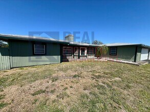 Building Photo - 563 Parkview Dr