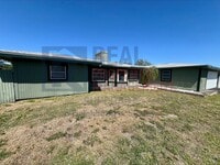 Building Photo - 563 Parkview Dr