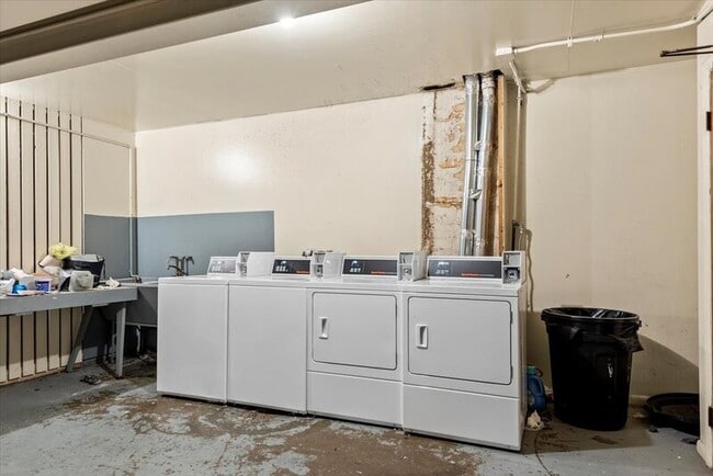Building Photo - 117 S Elder Ln