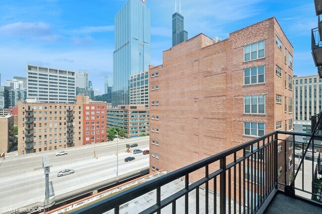 Building Photo - 500 S Clinton St