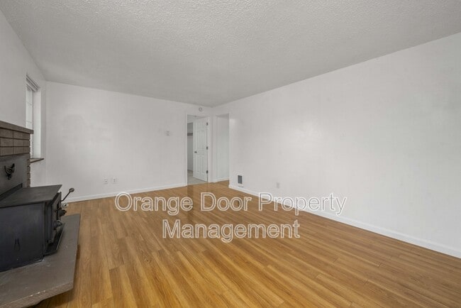 Building Photo - 9231 S K St