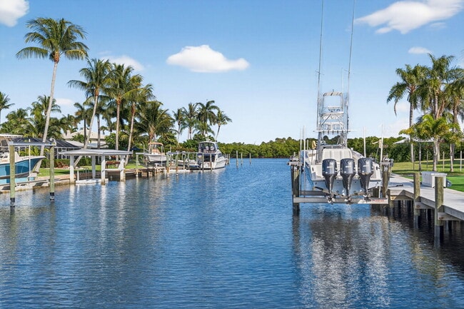 Building Photo - 8551 SE Driftwood St