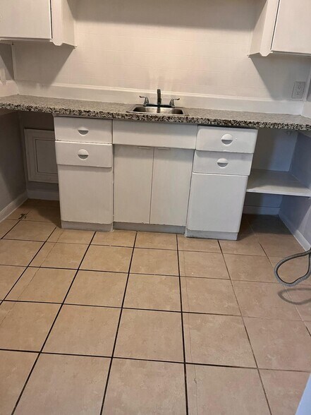 Building Photo - 702 Rosedale St