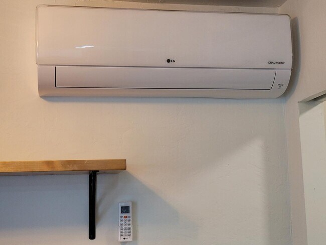 Building Photo - 350 Los Altos Dr