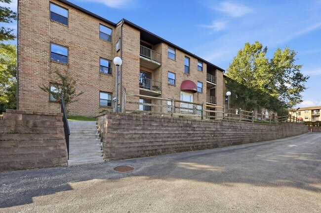 Building Photo - 1424 Valley Dr