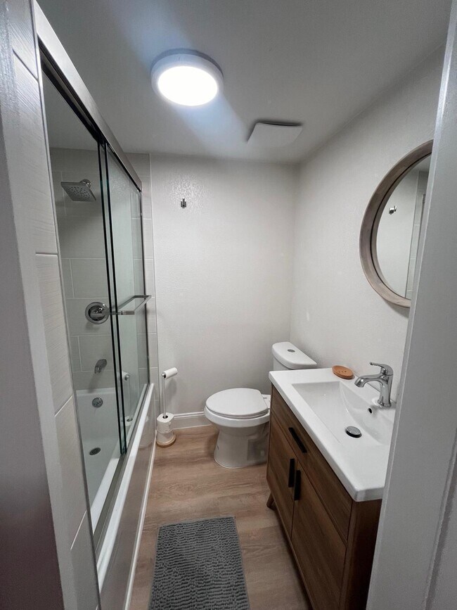 Building Photo - 2040 Falconhurst Pl