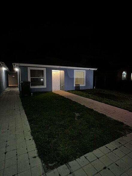 Building Photo - 1311 Emerald Terrace