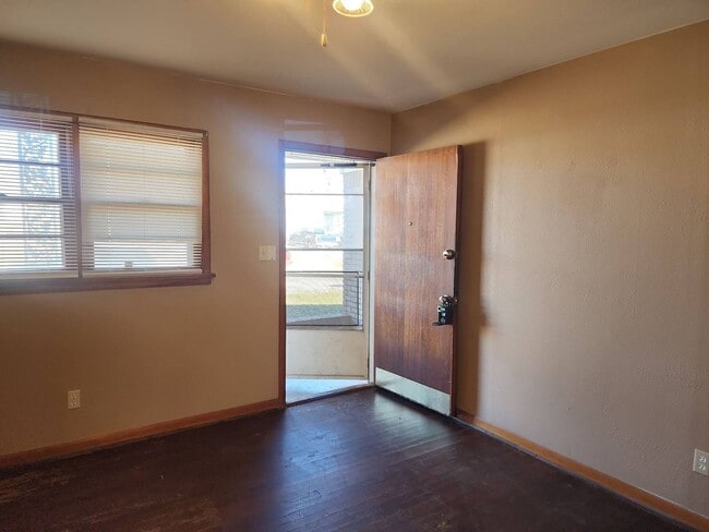 Building Photo - 2 Bed 1.5 Bath in OKC!