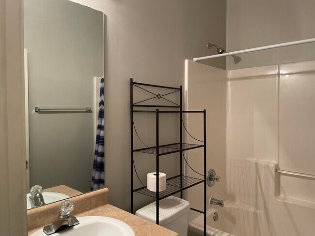 Building Photo - 527 Telegraph Dr