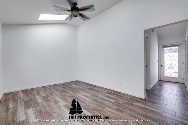 Building Photo - 402 Indianapolis Ave