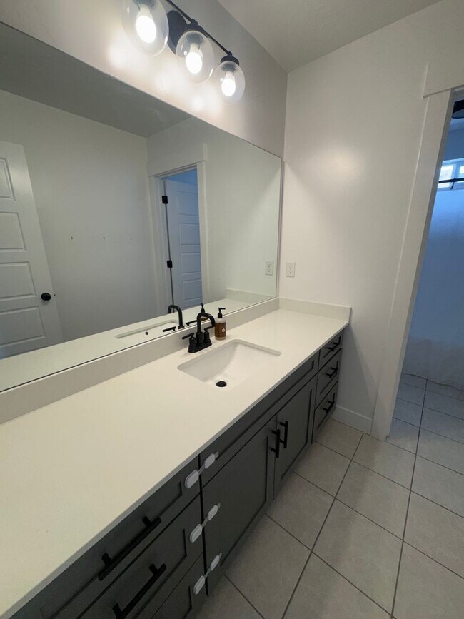 Building Photo - Beautiful Saratoga Springs home for rent!