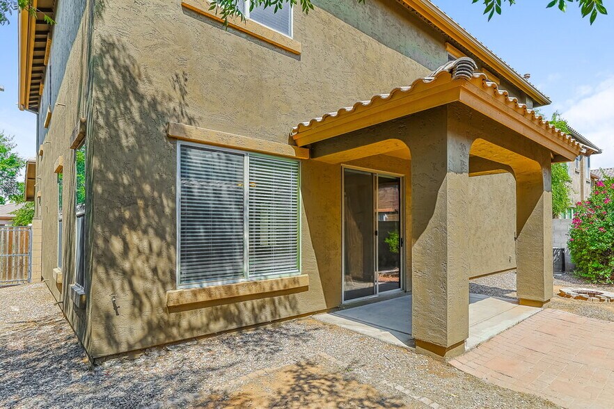 Building Photo - 3845 E Fairview St