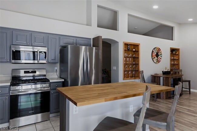 Building Photo - 833 Glitter Glen Ct