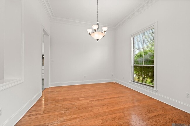 Building Photo - 10638 Hillmont Ave