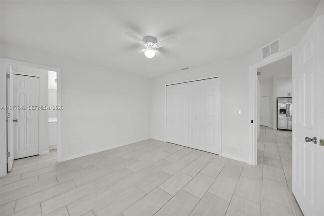 Building Photo - 614 SW 3rd Ct