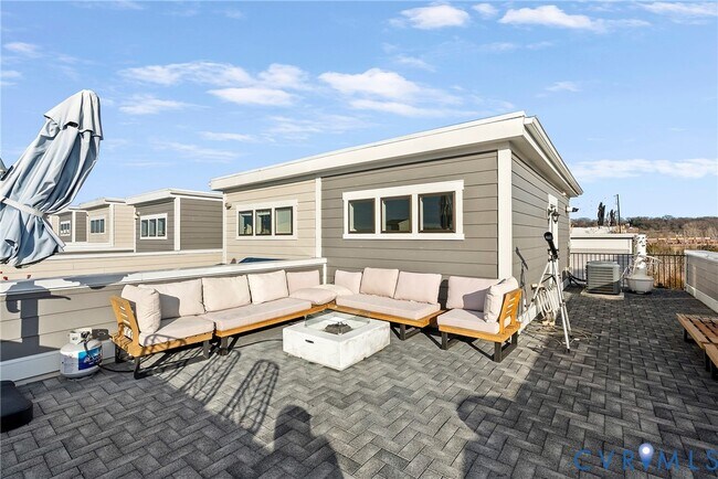 Building Photo - 5271 Old Main St