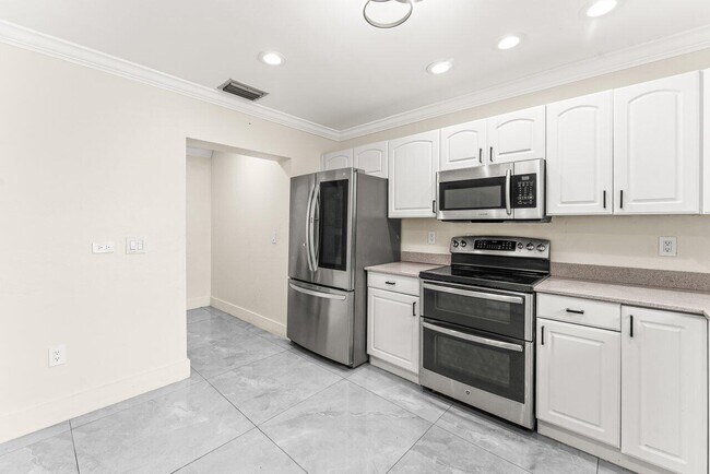 Building Photo - 110 W Rubber Tree Dr